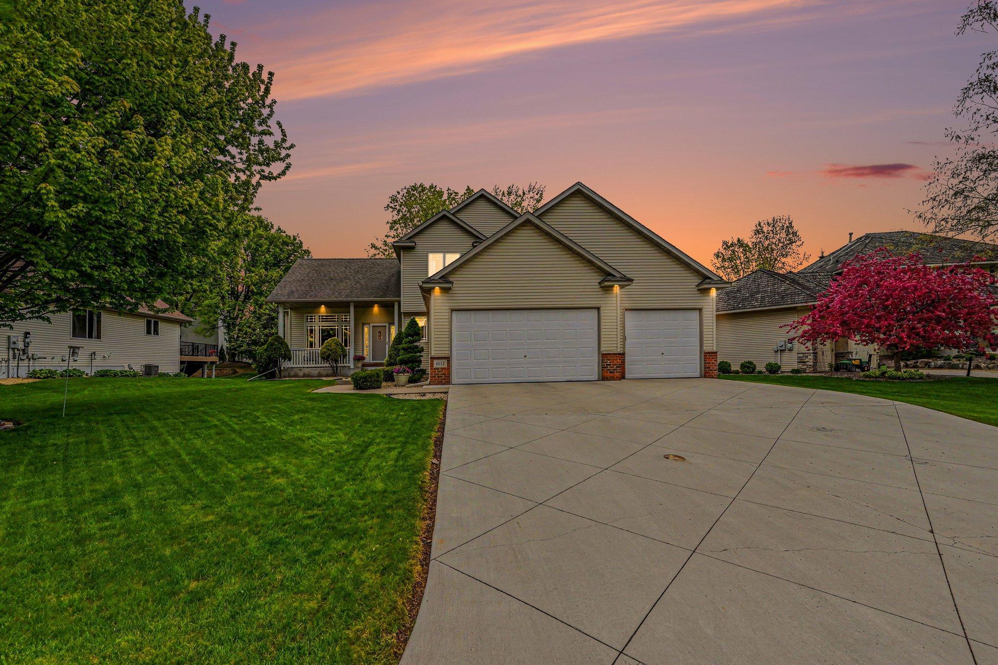 4517 Alicia Dr, Inver Grove Heights, MN 55077