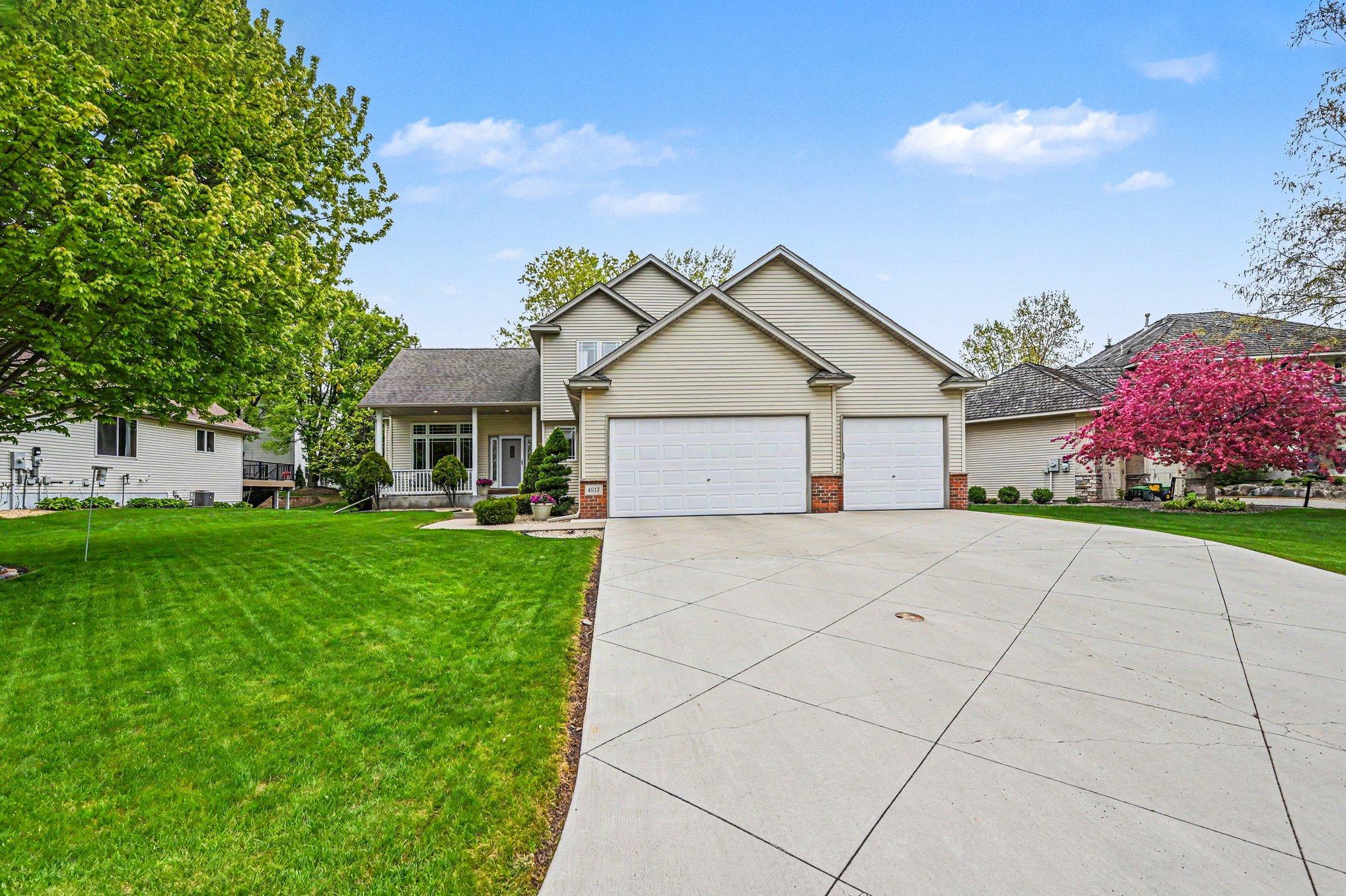 4517 Alicia Dr, Inver Grove Heights, MN 55077