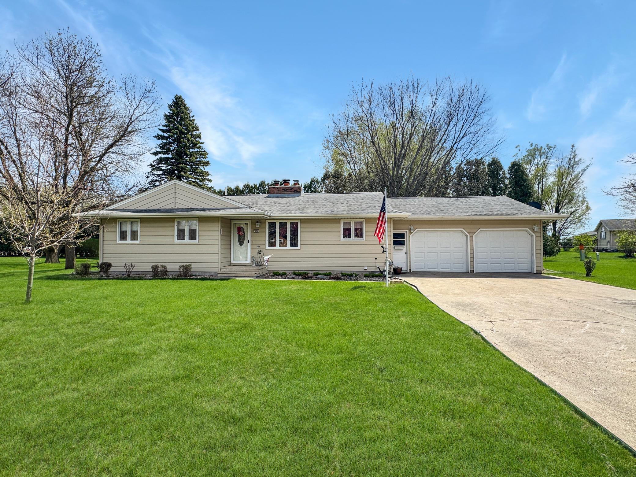 3207 Redwood Ave, Slayton, MN 56172