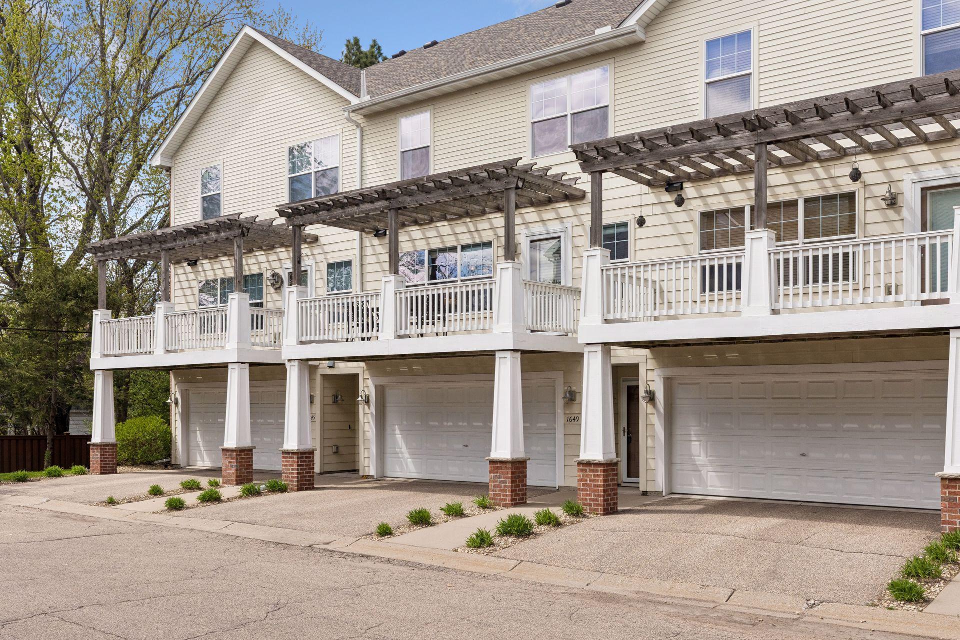 1649 Arona St #6, Falcon Heights, MN 55108