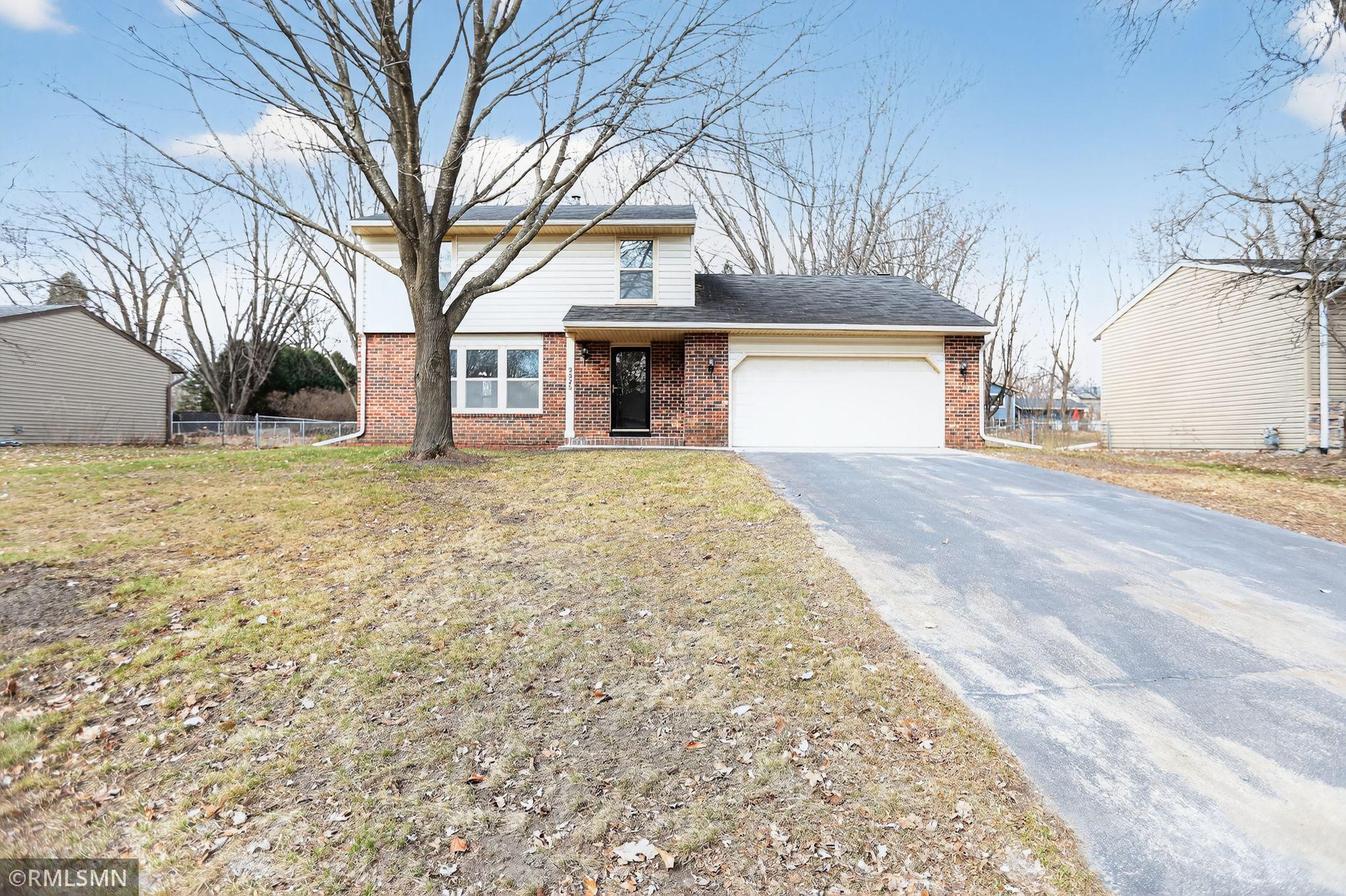 3325 Urbandale Ln N, Plymouth, MN 55447