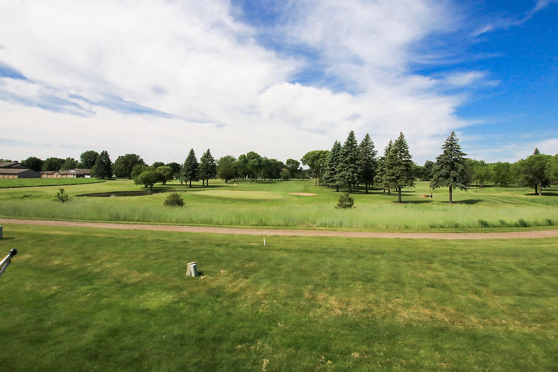 970 Rolling Greens Ln NW, Hutchinson, MN 55350