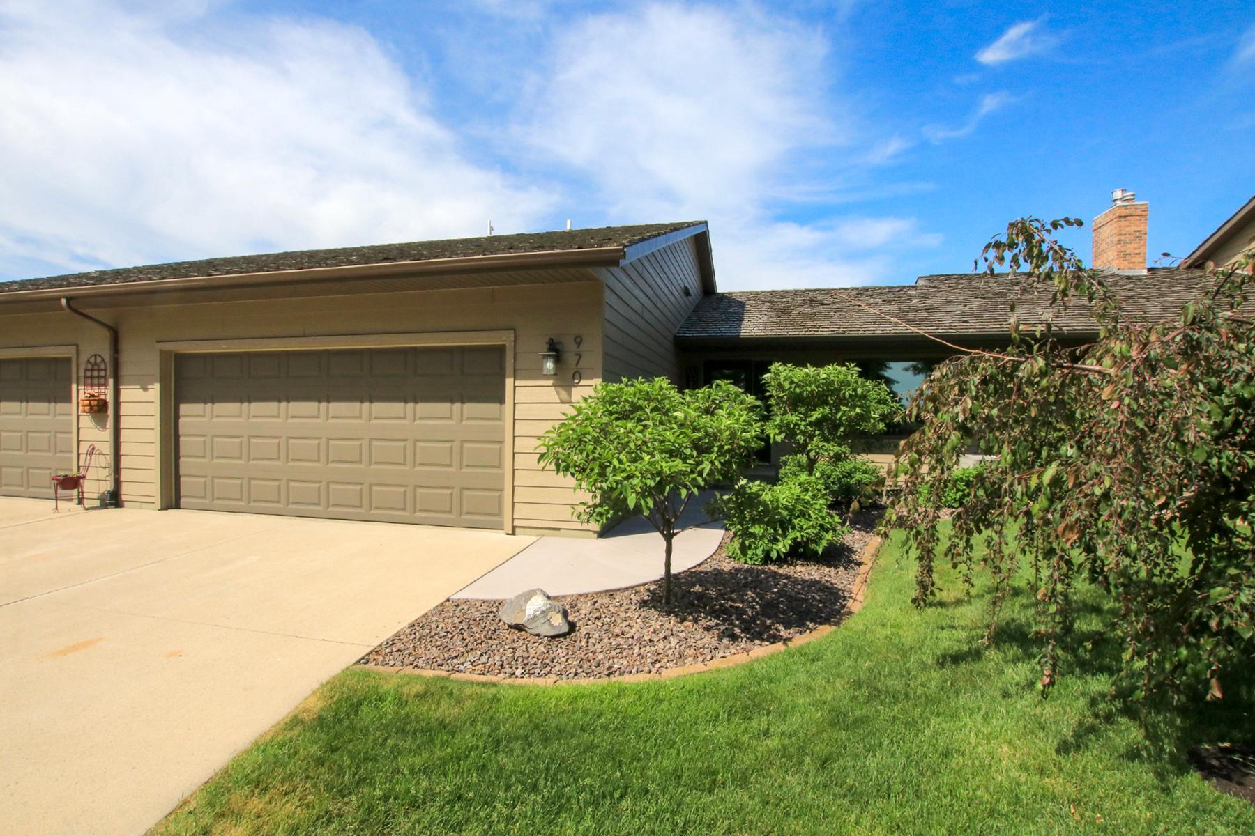 970 Rolling Greens Ln NW, Hutchinson, MN 55350