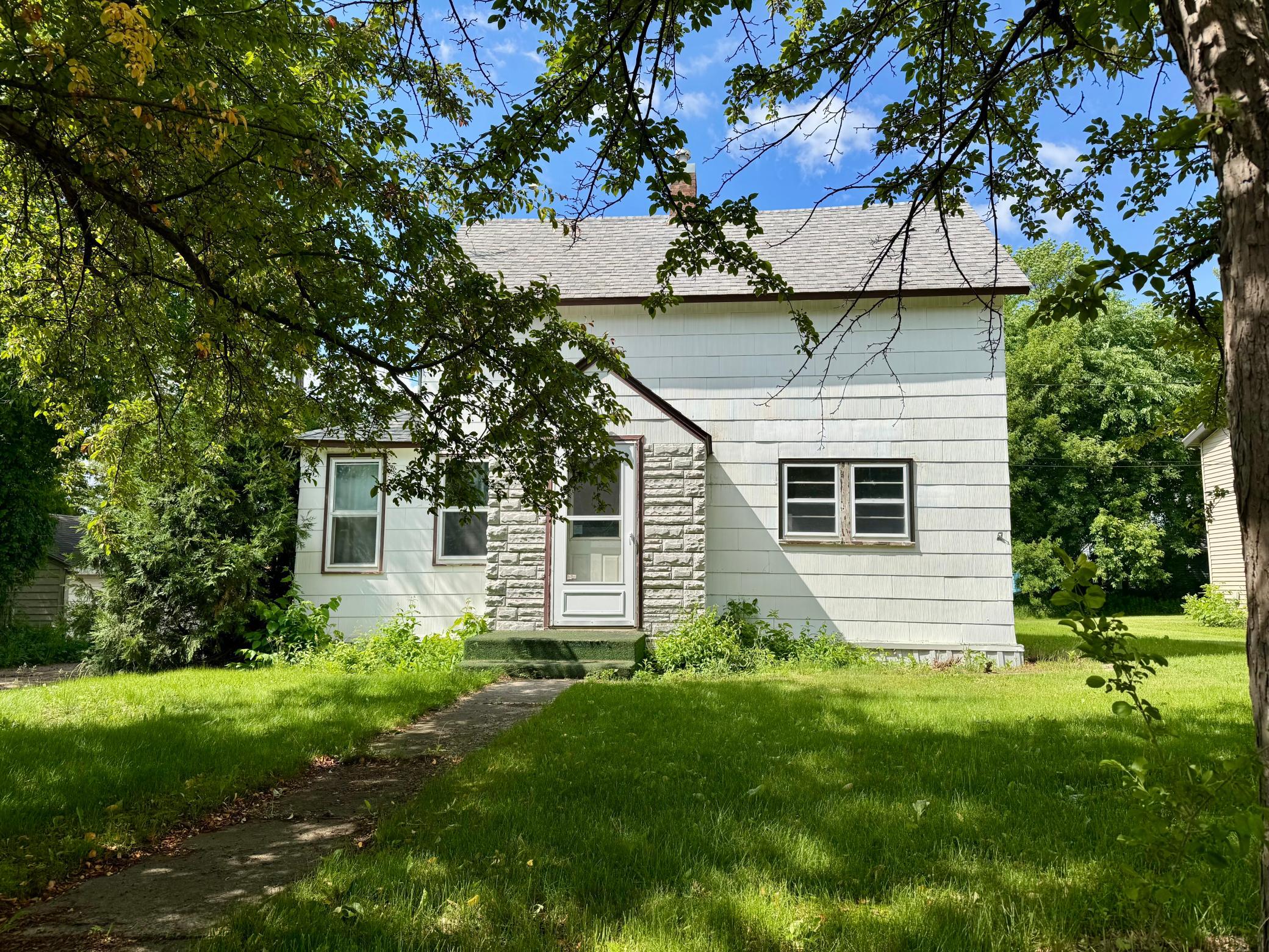 915 6th Ave E, Alexandria, MN 56308