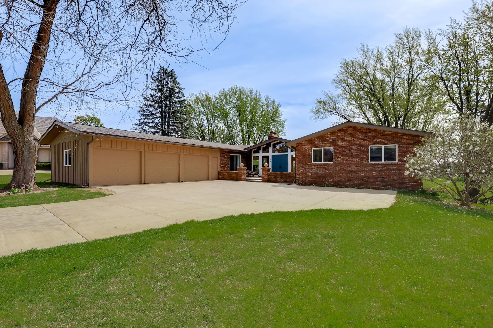 70 Valley Ln, Hastings, MN 55033