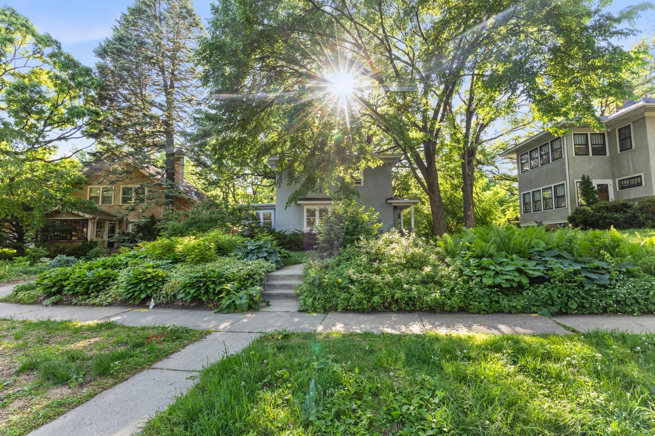 1411 Chelmsford St, Saint Paul, MN 55108