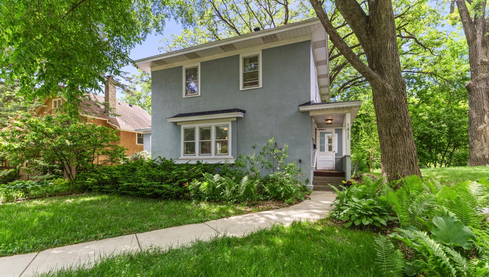 1411 Chelmsford St, Saint Paul, MN 55108