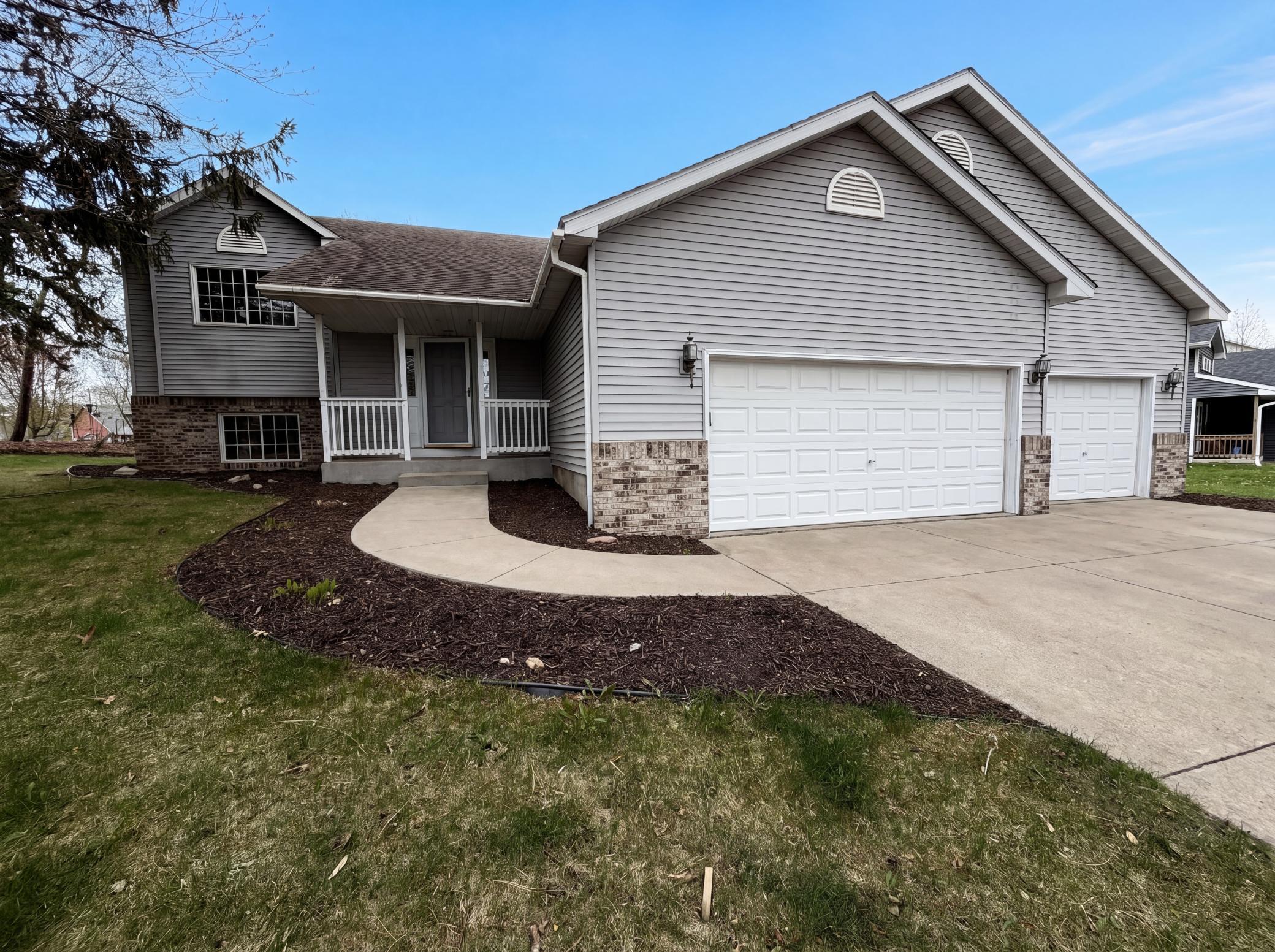 128 Dutch Lake Trl, Howard Lake, MN 55349