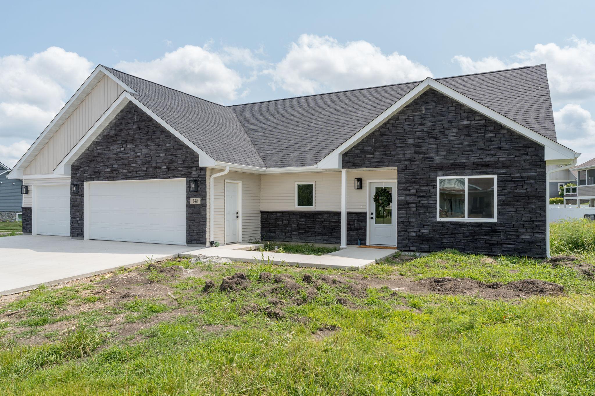 148 Hidden Oaks Cir, Mankato, MN 56001