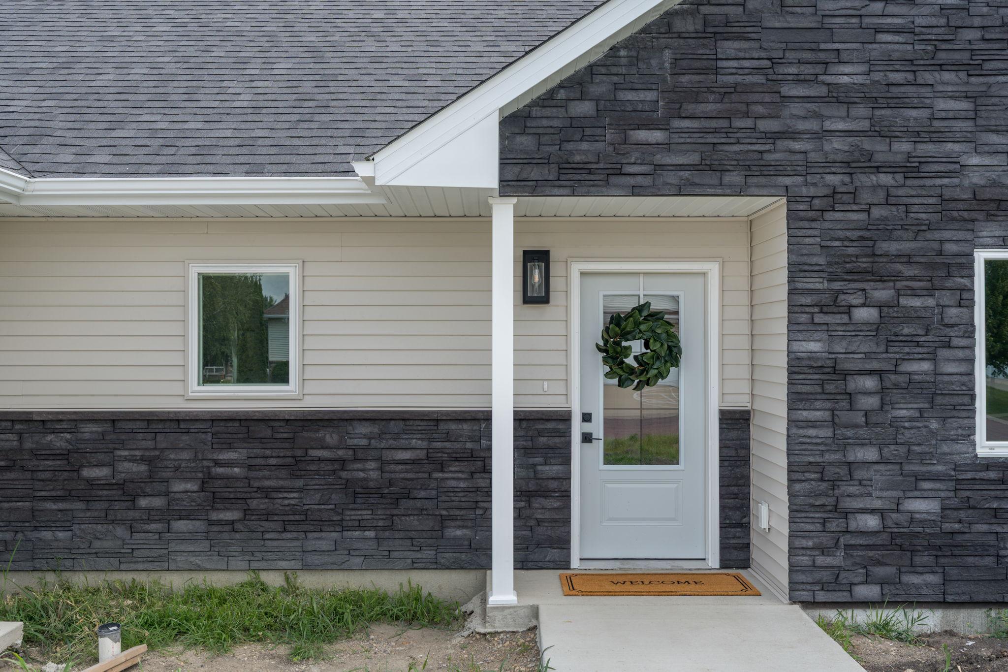 148 Hidden Oaks Cir, Mankato, MN 56001