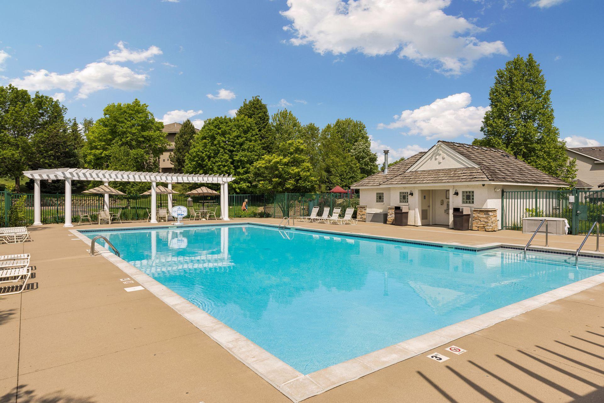 7638 Ridgeview Way, Chanhassen, MN 55317