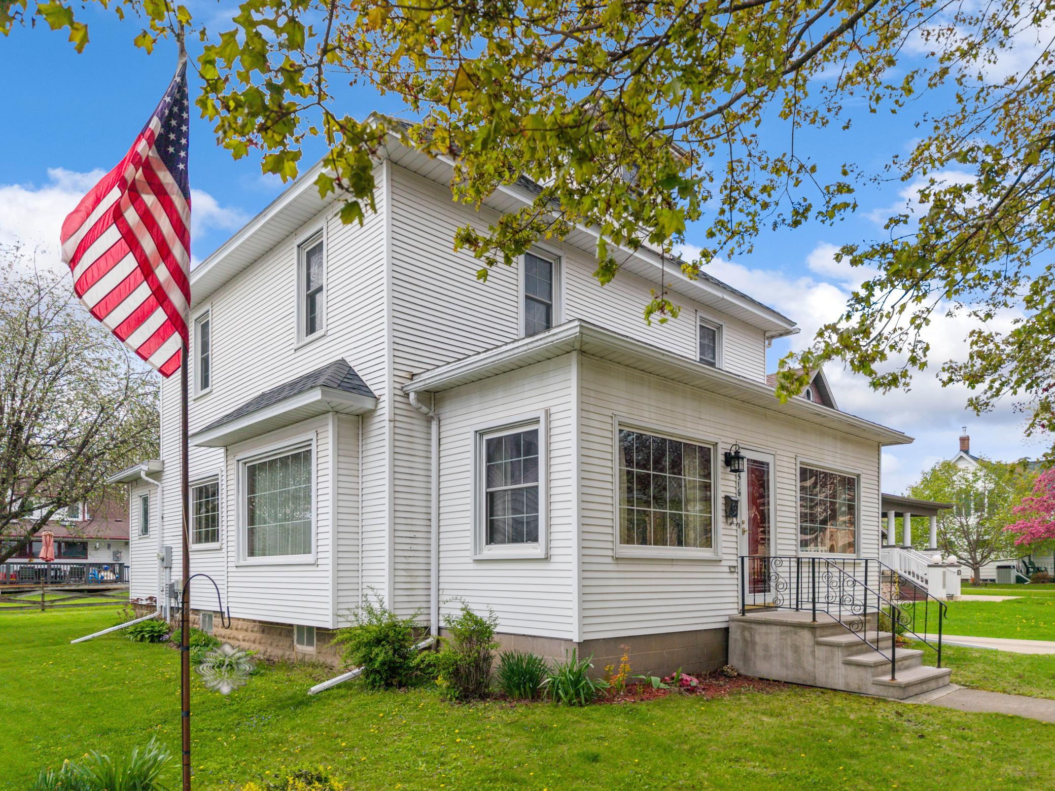 516 S Pine St, Caledonia, MN 55921