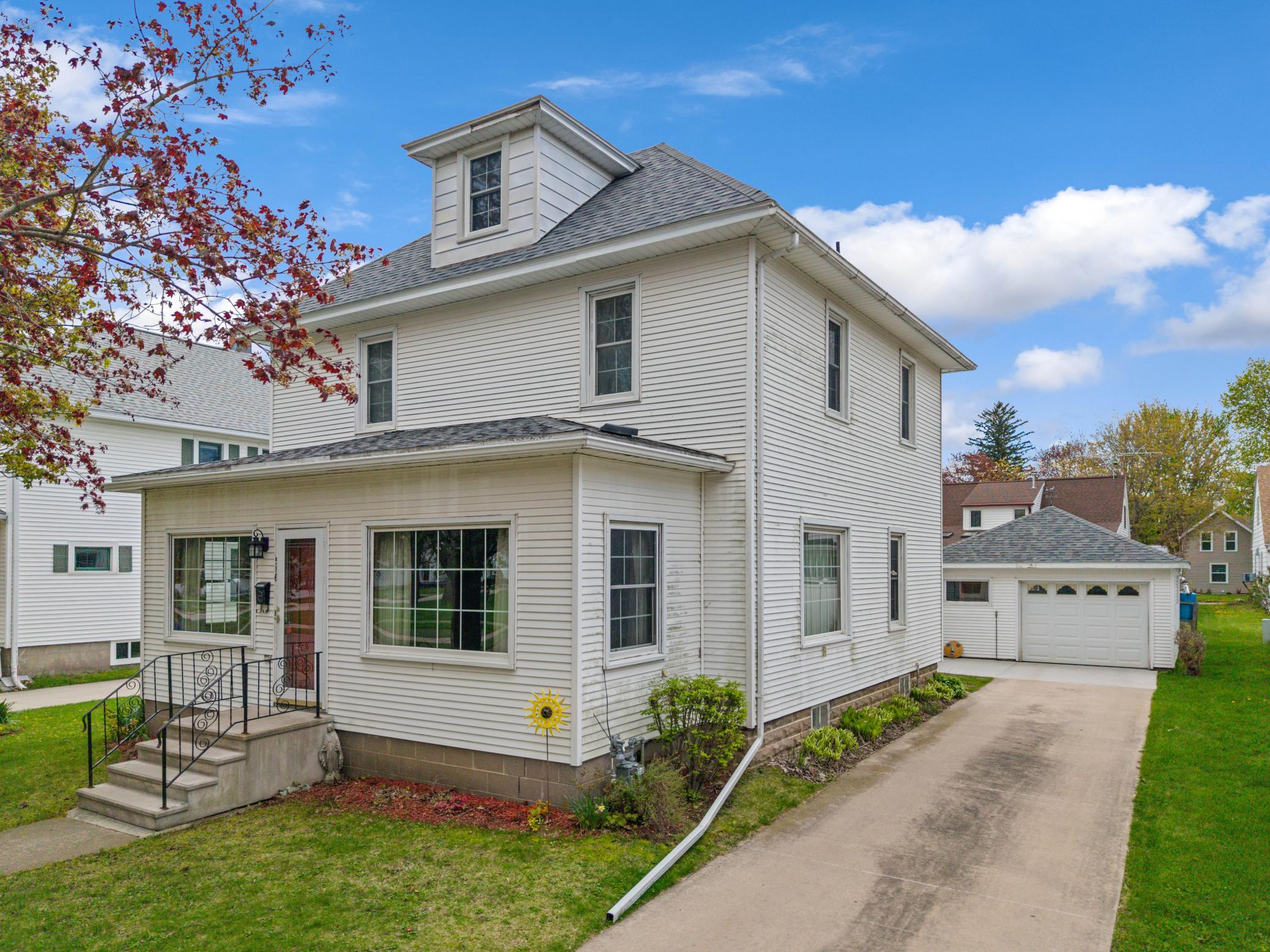 516 S Pine St, Caledonia, MN 55921