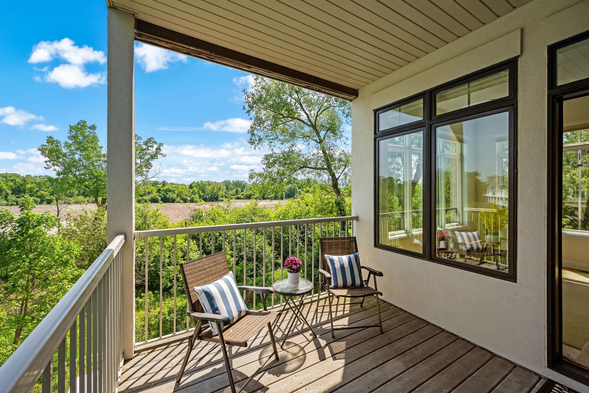 101 Willoughby Way E, Minnetonka, MN 55305