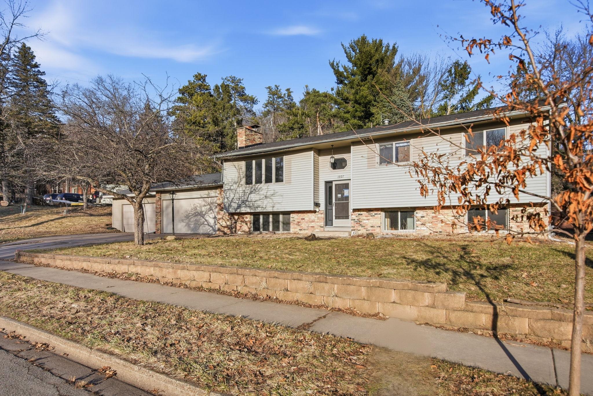 1907 Gernentz Ln, Red Wing, MN 55066