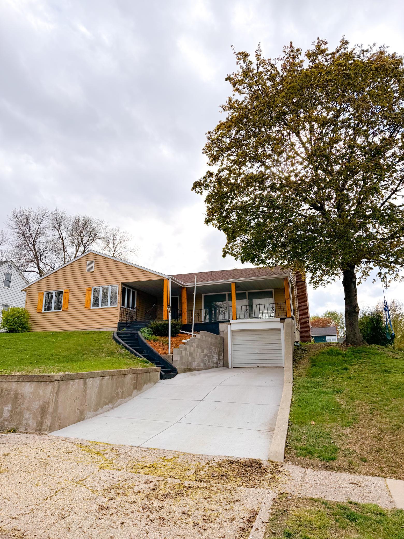 821 Park St, Jackson, MN 56143