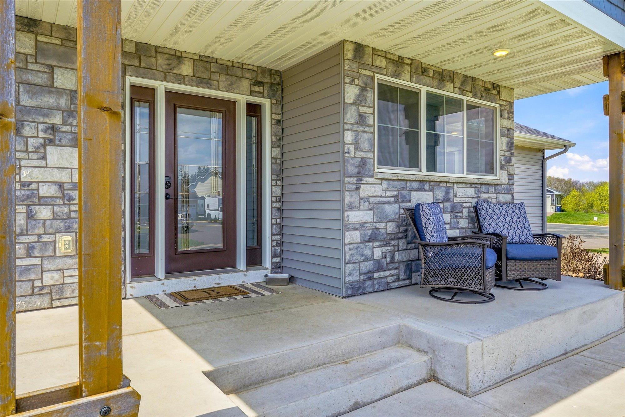 31722 Marshview Ct, Lindstrom, MN 55045