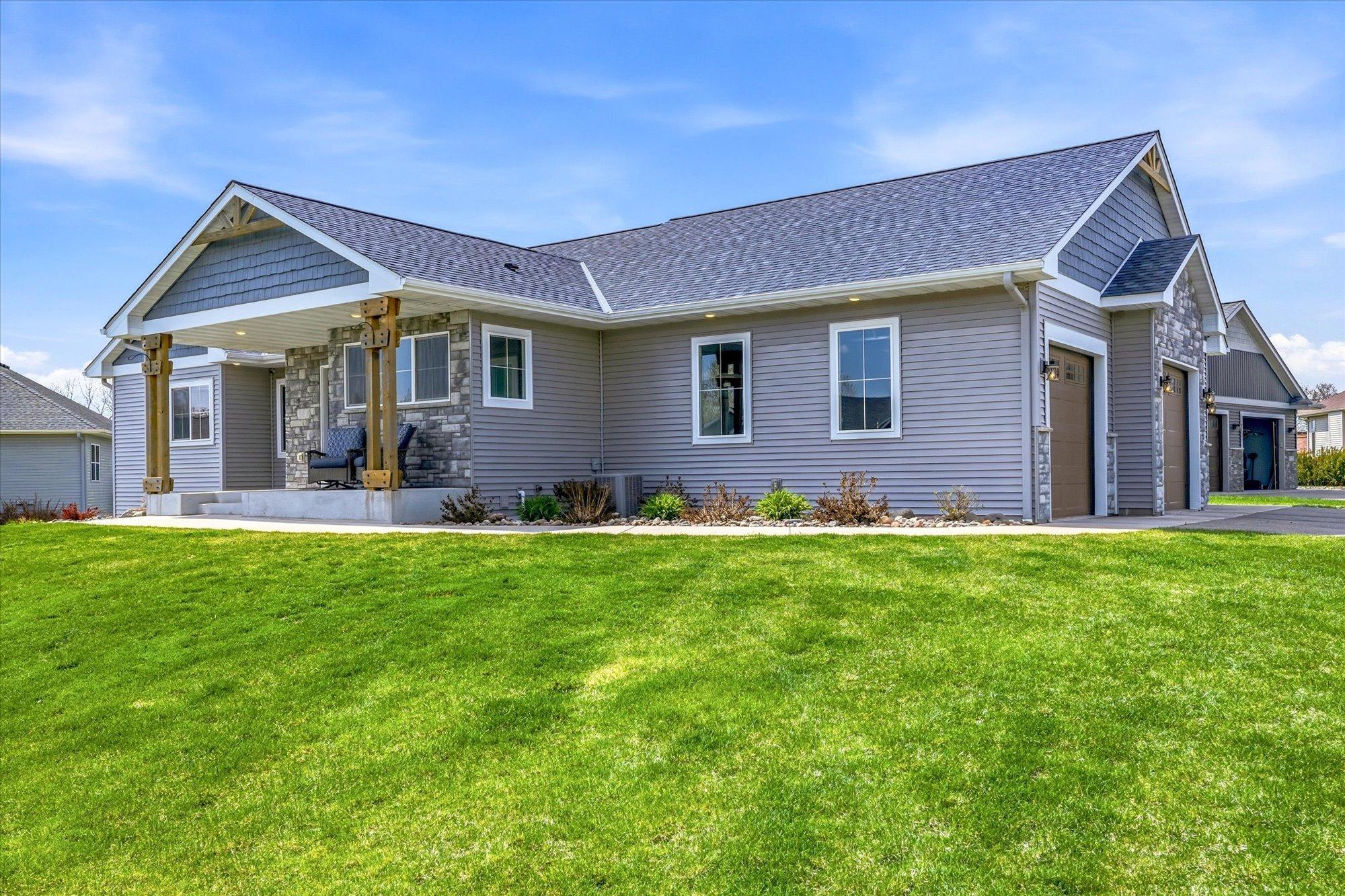31722 Marshview Ct, Lindstrom, MN 55045