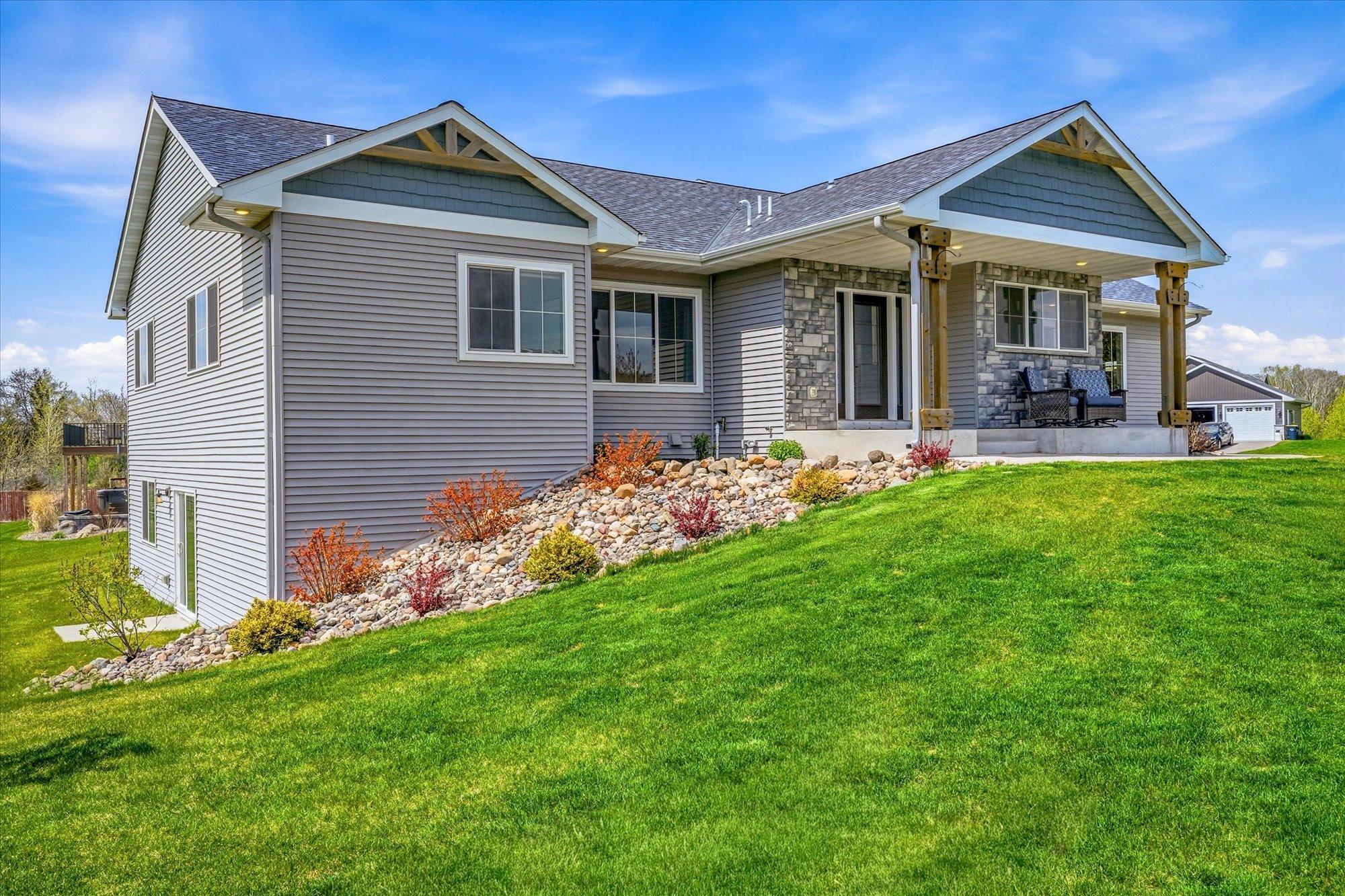 31722 Marshview Ct, Lindstrom, MN 55045