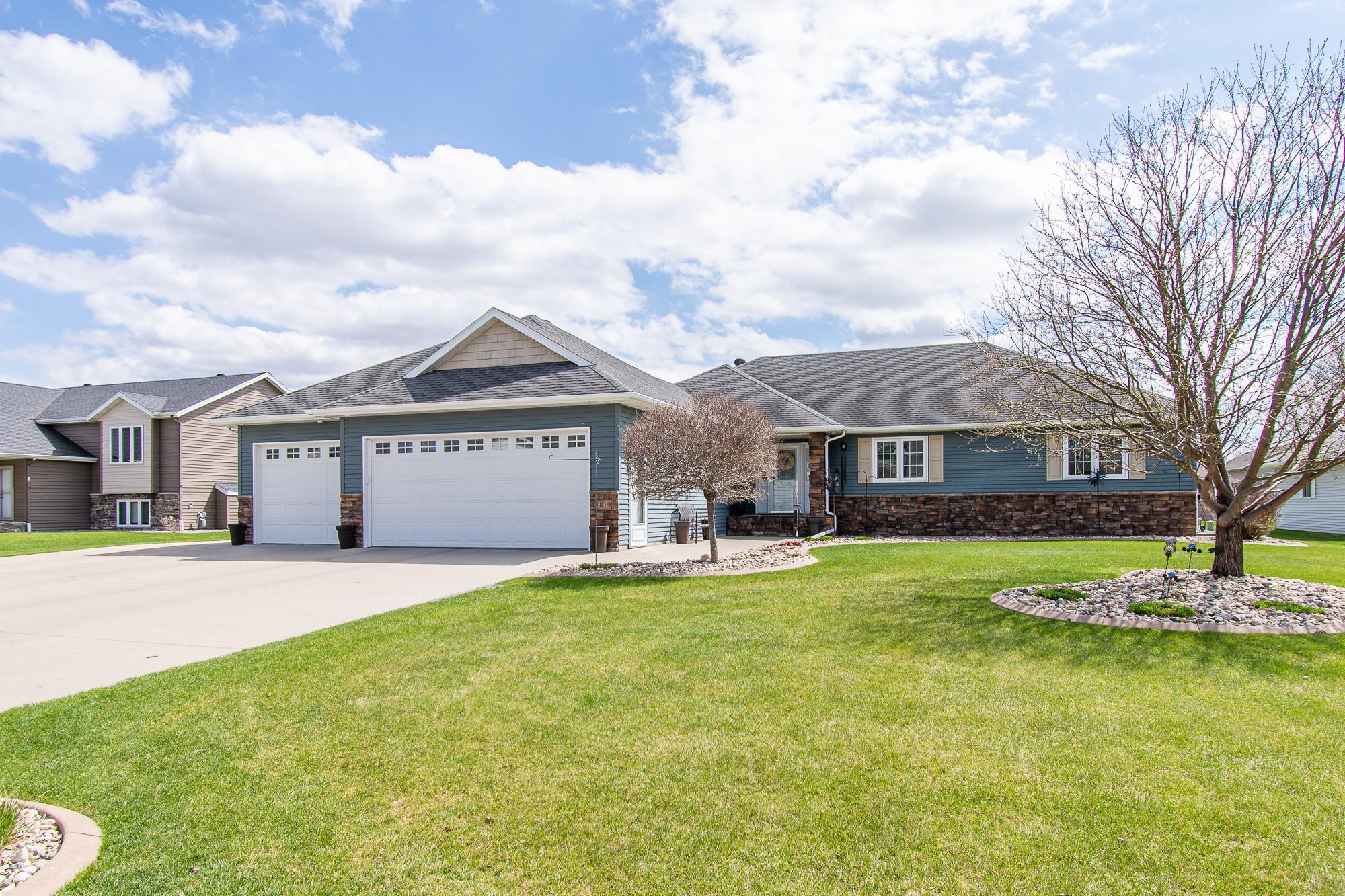 1819 52nd Ave N, Moorhead, MN 56560