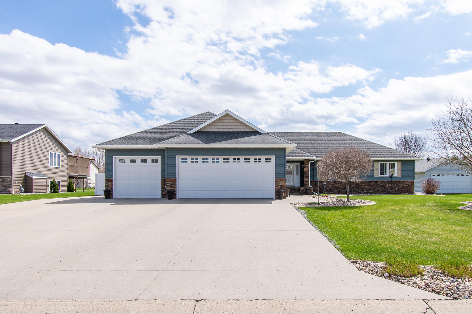 1819 52nd Ave N, Moorhead, MN 56560