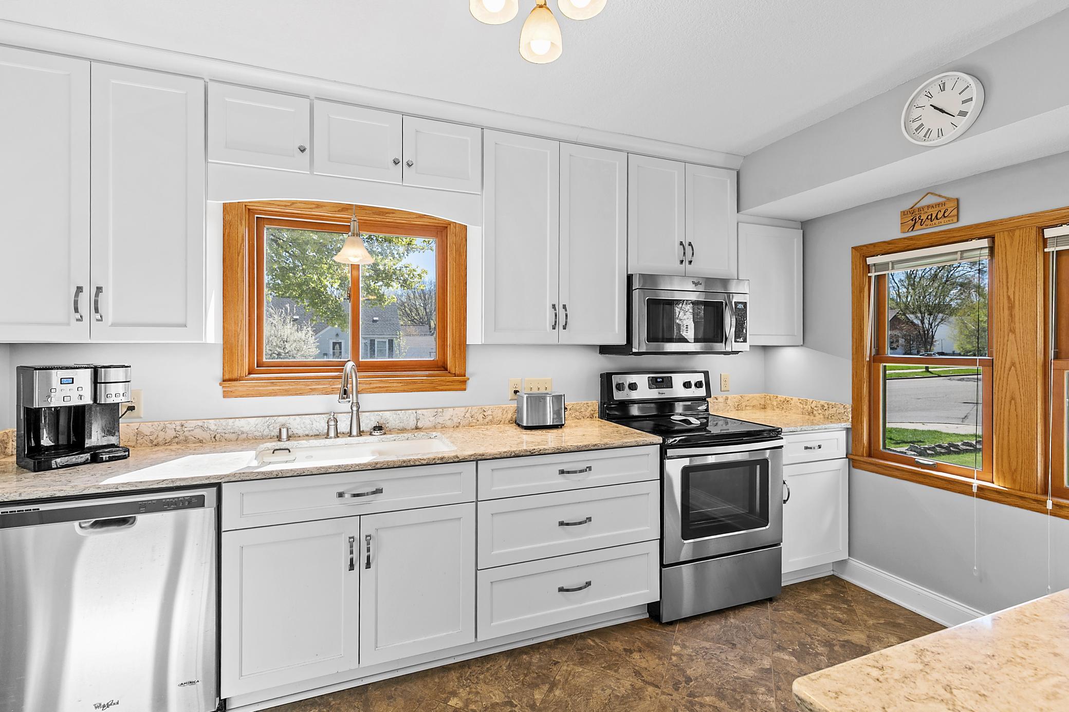 1341 Iowa Ave W, Falcon Heights, MN 55108