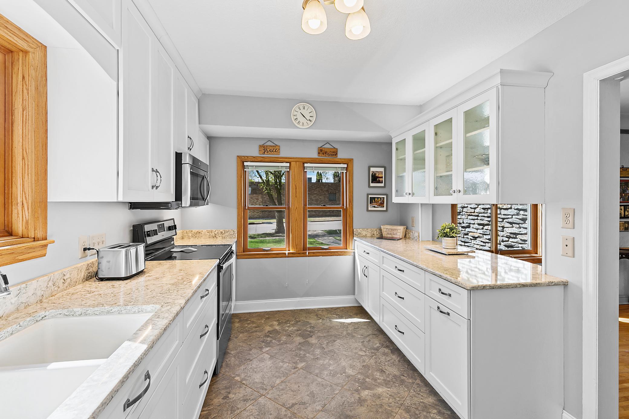 1341 Iowa Ave W, Falcon Heights, MN 55108