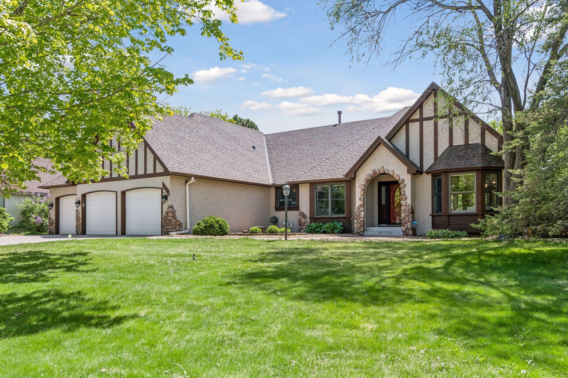 3595 Rae Ln, Woodbury, MN 55125