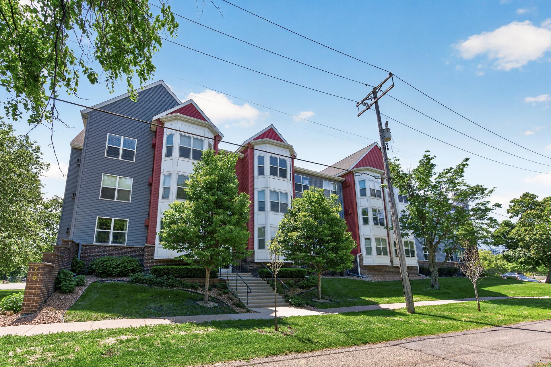 720 3rd Ave NE #312, Minneapolis, MN 55413