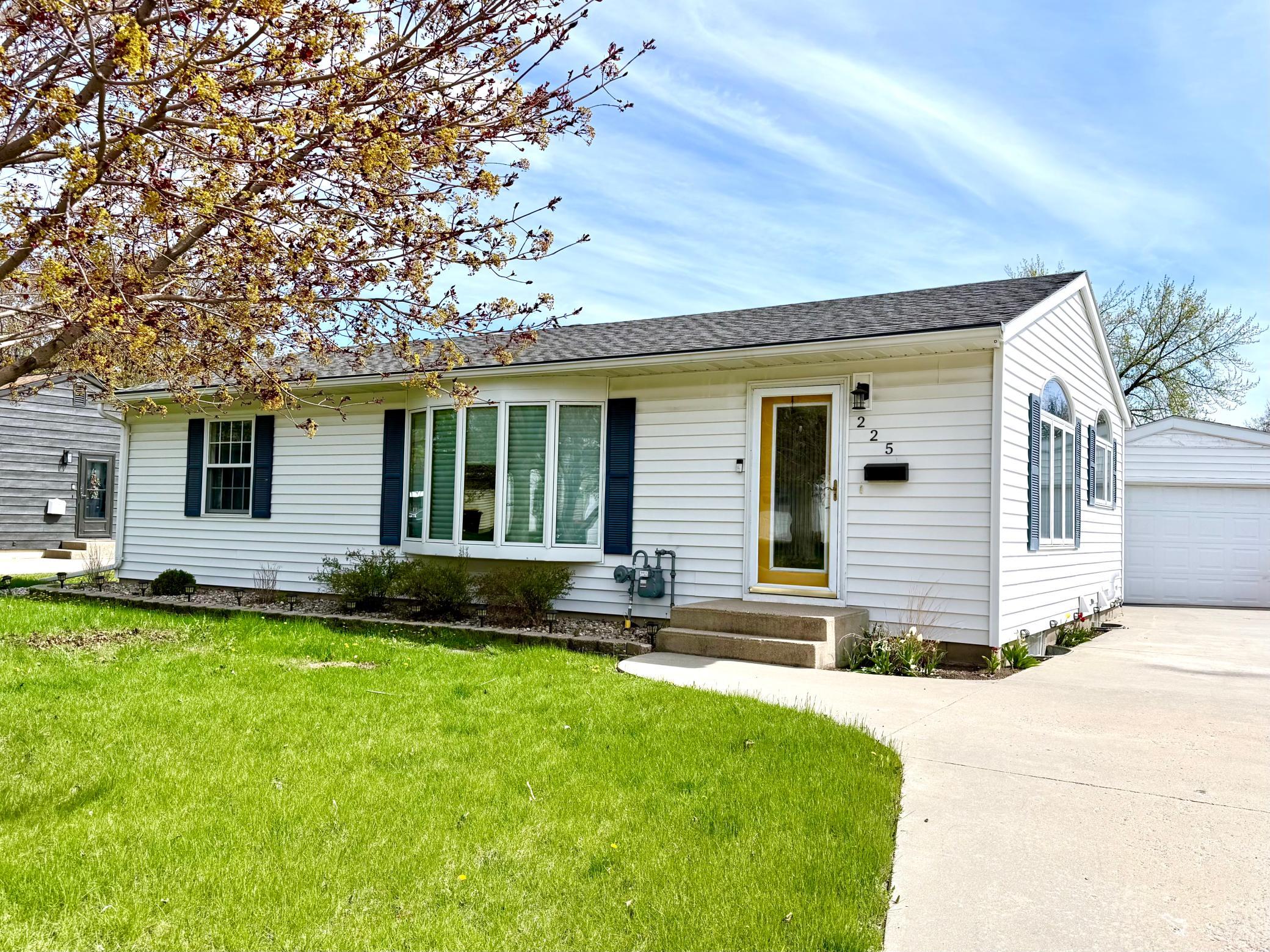 225 Sunrise Blvd, Redwood Falls, MN 56283
