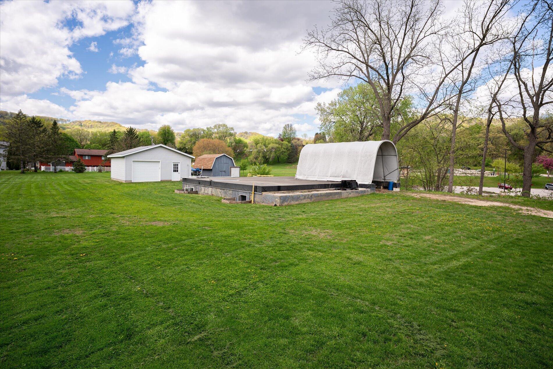 421 Walnut Pl, La Crescent, MN 55947