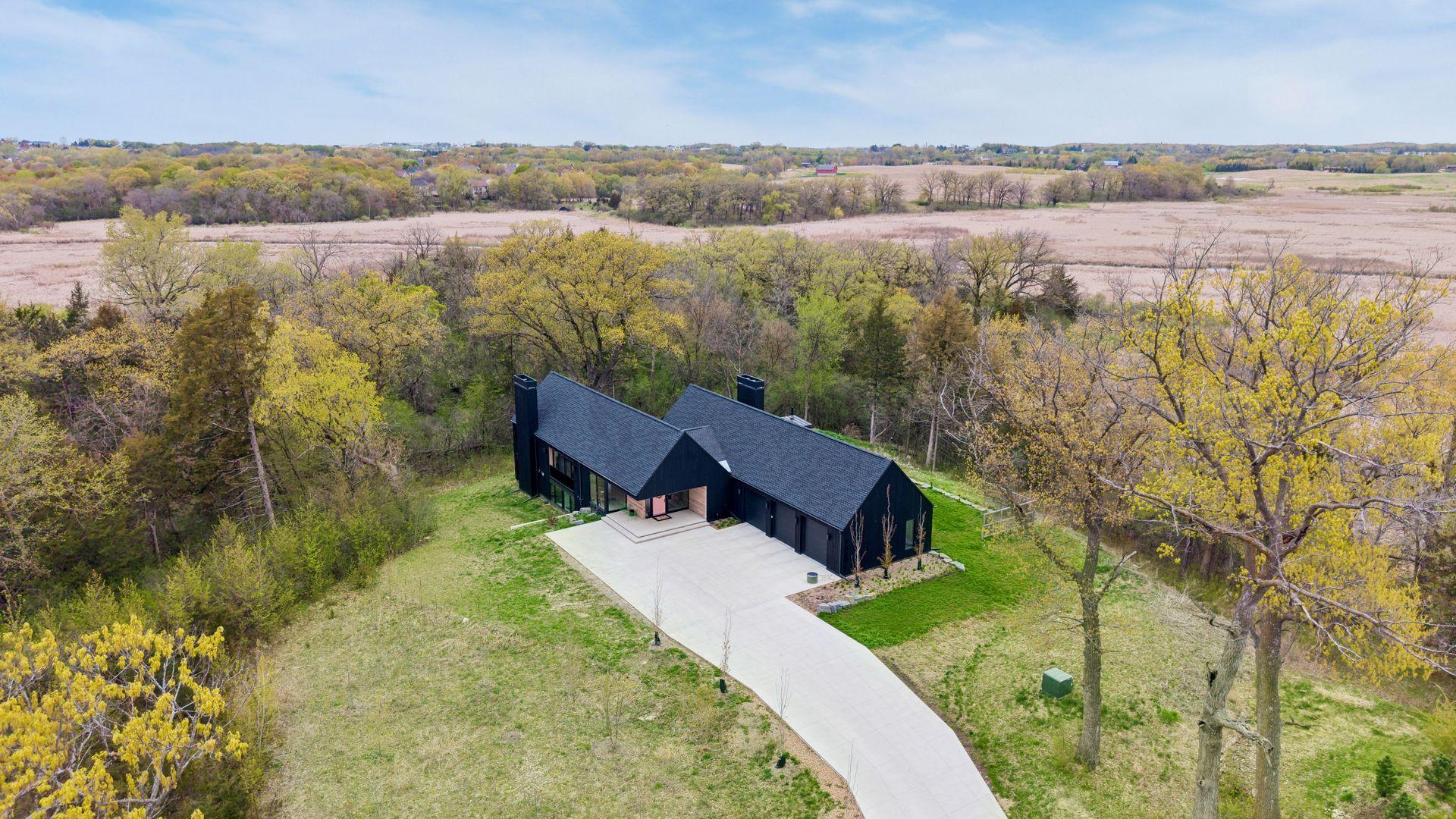 7430 Valley Creek Dr, Excelsior, MN 55331