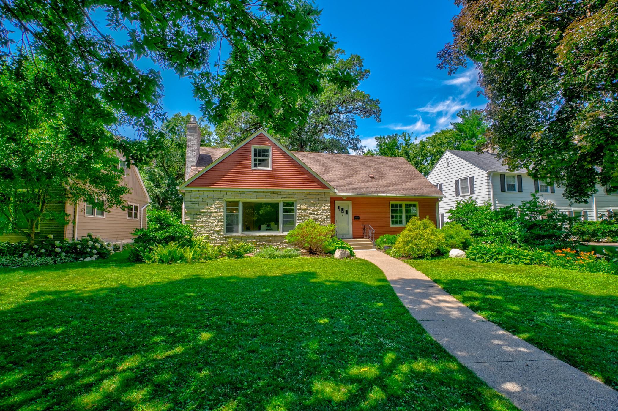 329 Stonebridge Blvd, Saint Paul, MN 55105