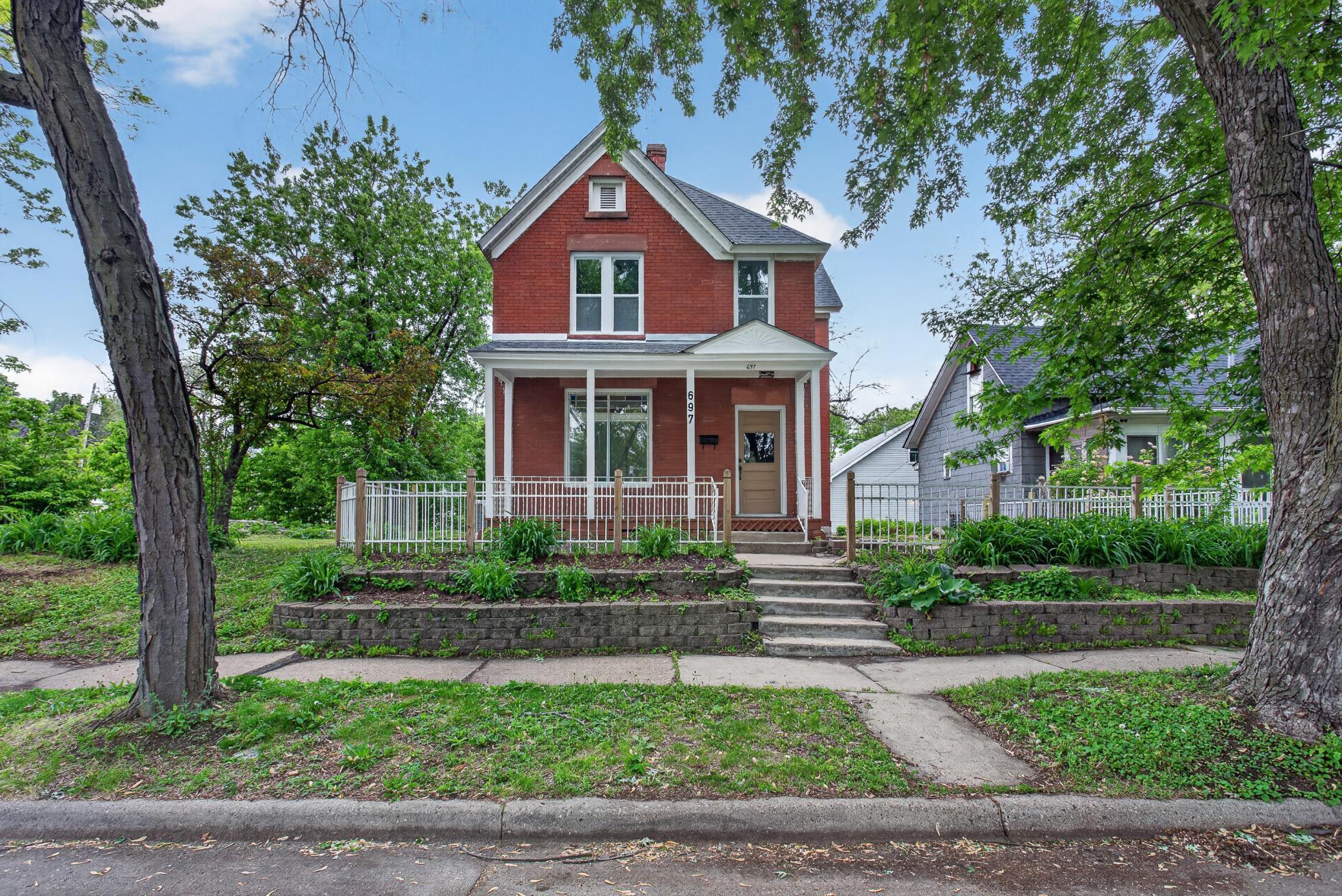 697 Tuscarora Ave, Saint Paul, MN 55102