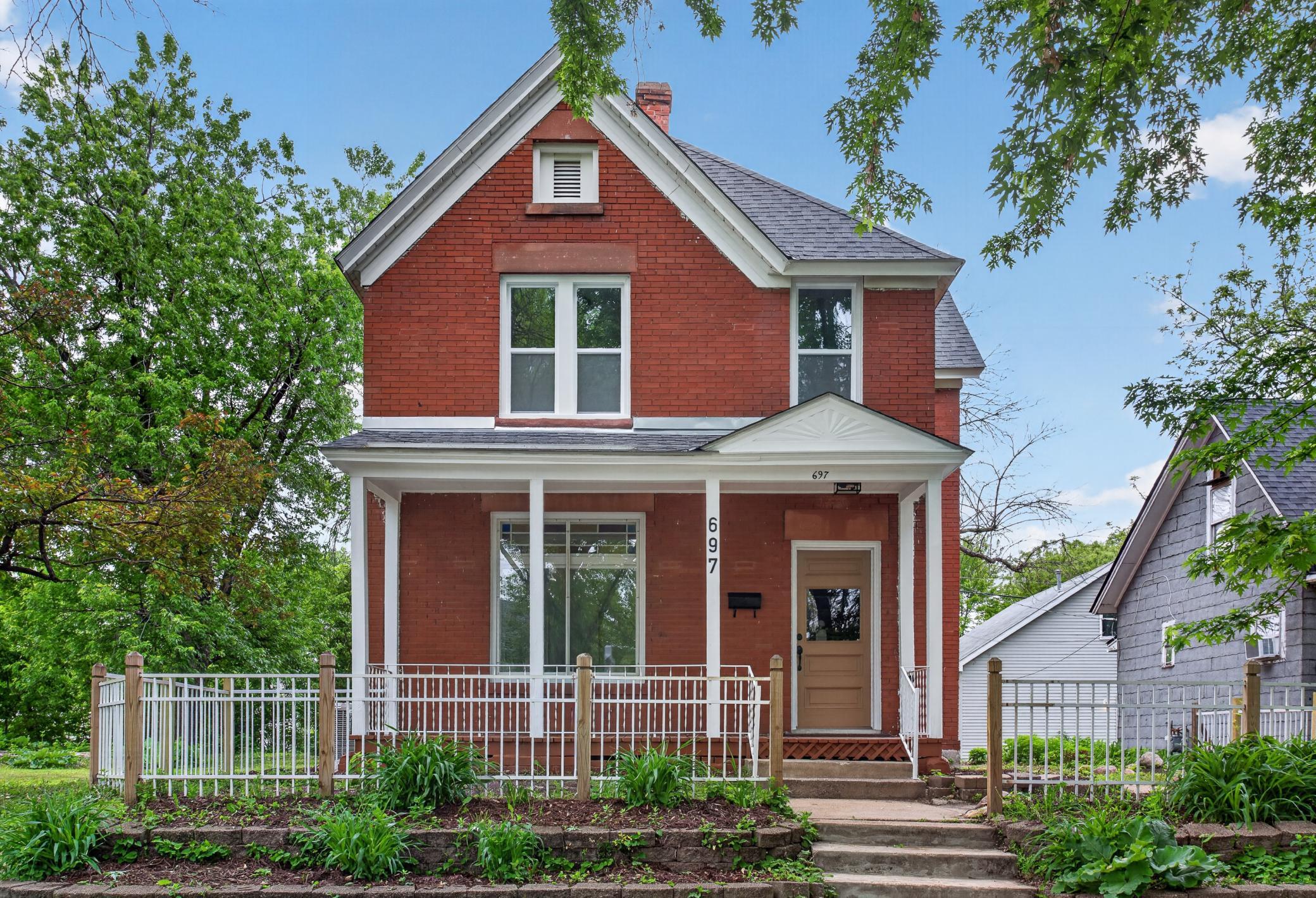 697 Tuscarora Ave, Saint Paul, MN 55102