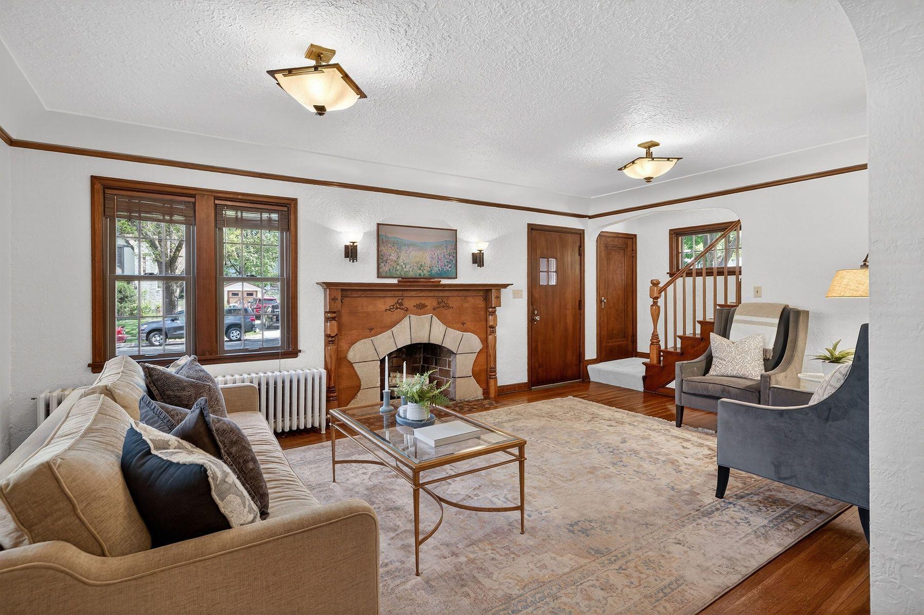 933 Delaware Ave, Mendota Heights, MN 55118