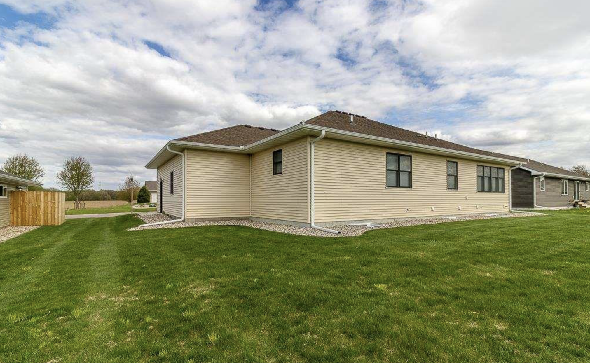 865 Mill Race Rd, Madelia, MN 56062