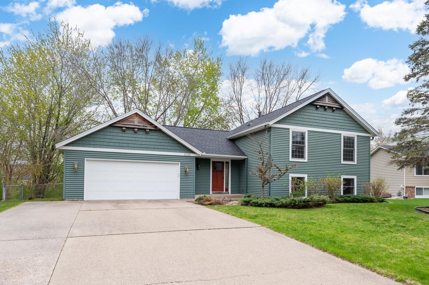10135 47th Ave N, Plymouth, MN 55442