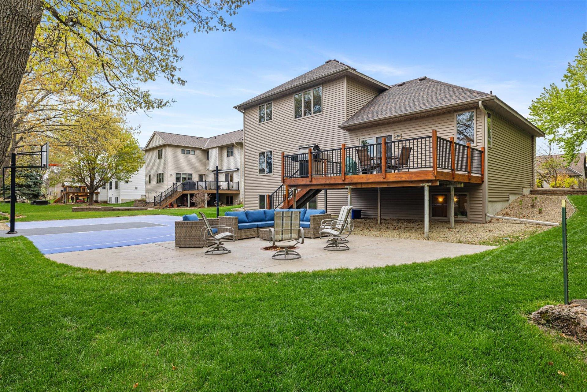 7876 17th St N, Oakdale, MN 55128