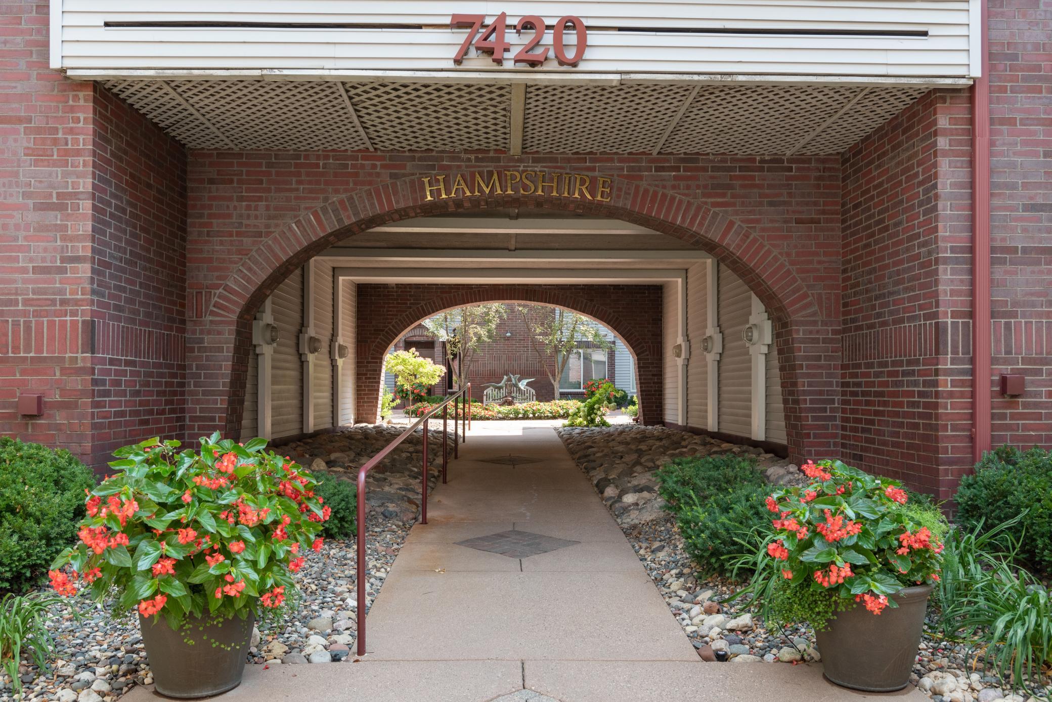7420 Edinborough Way #6105, Edina, MN 55435