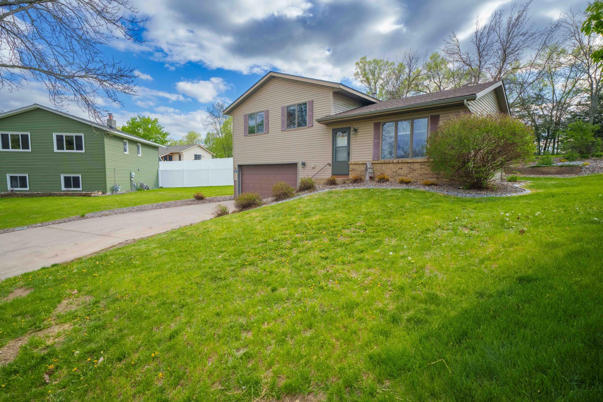 117 Vineyard St, Cannon Falls, MN 55009
