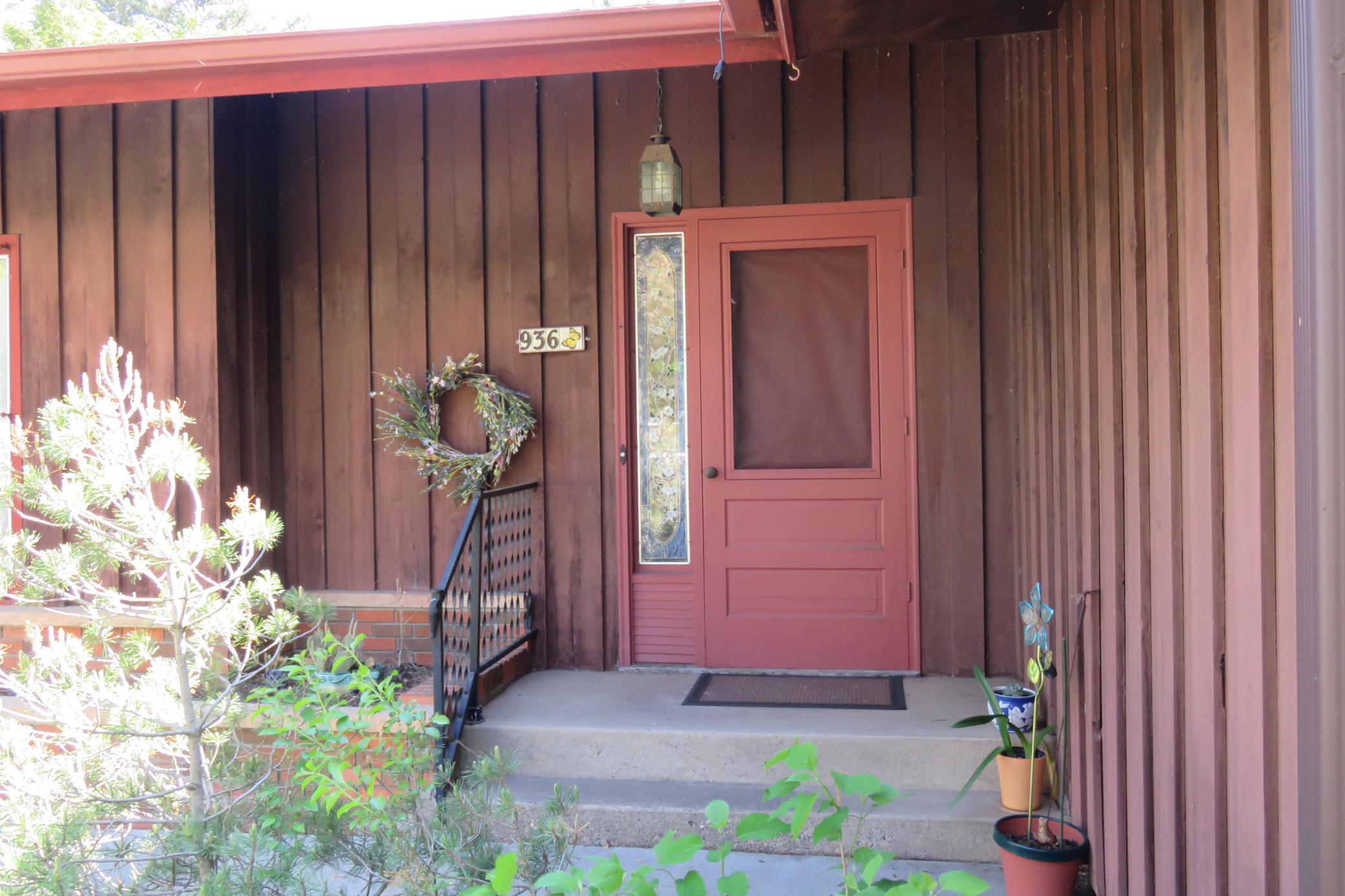 936 York Ave NW, Elk River, MN 55330