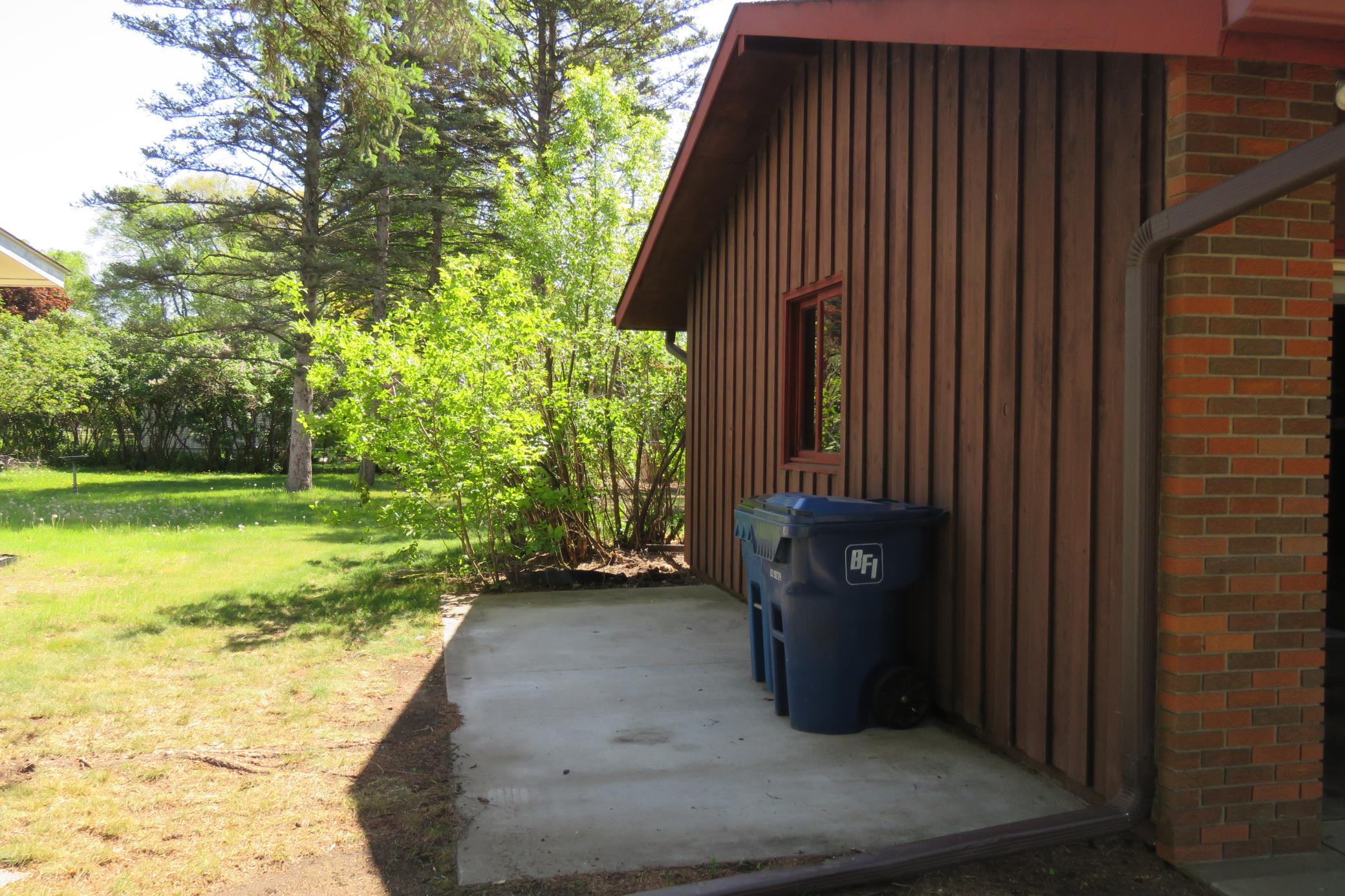 936 York Ave NW, Elk River, MN 55330