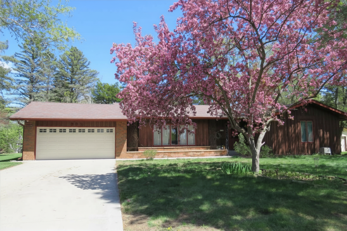 936 York Ave NW, Elk River, MN 55330