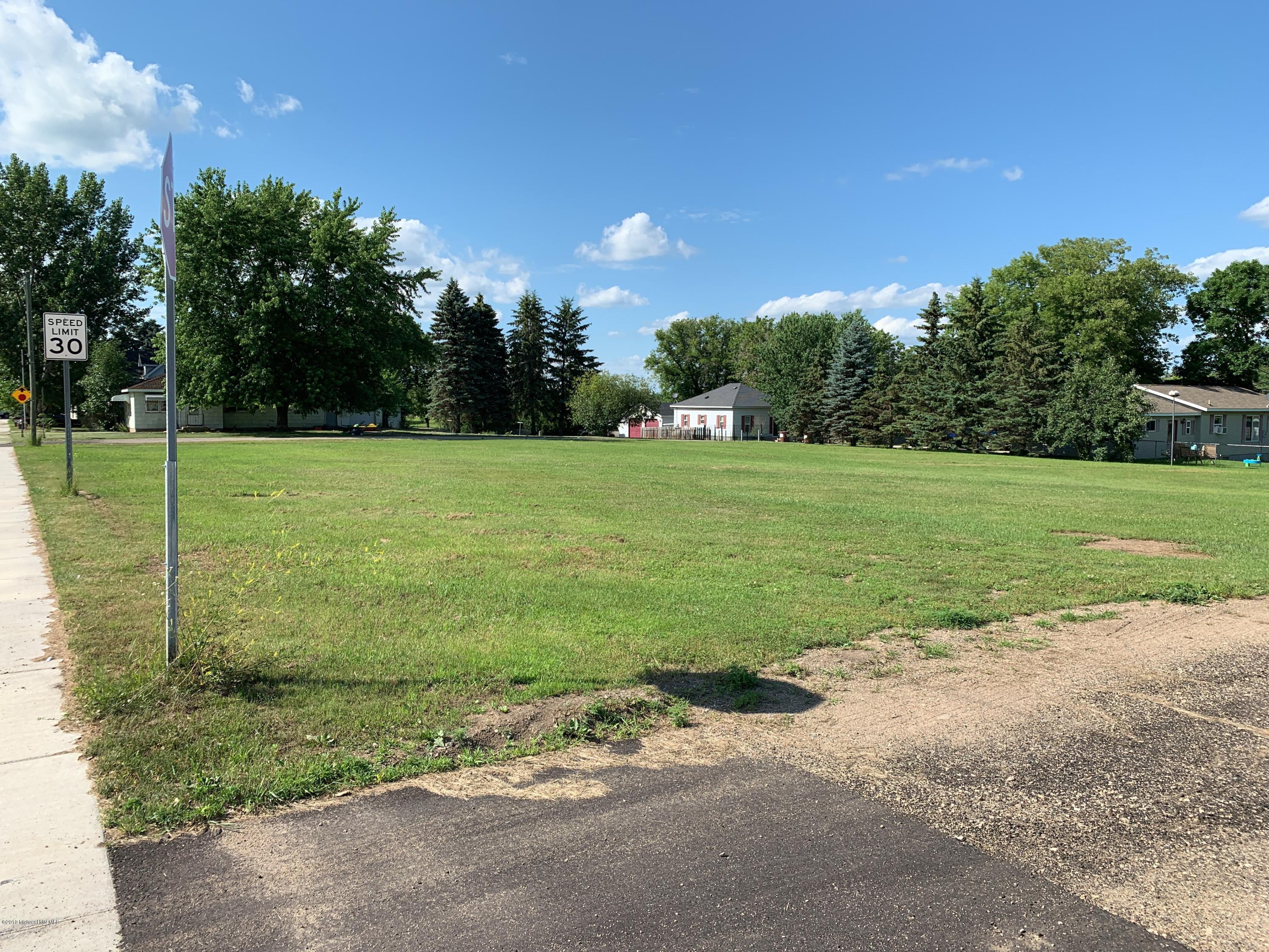 205 1st Ave N, Dent, MN 56528