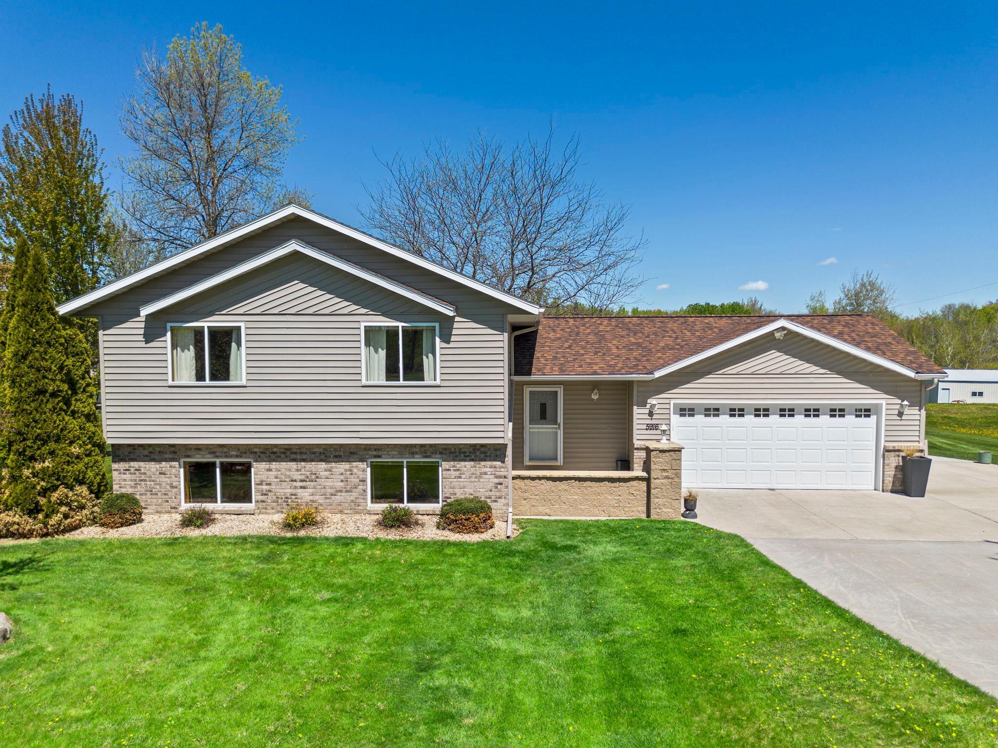 5916 Galaxy Rd, Saint Augusta, MN 56301