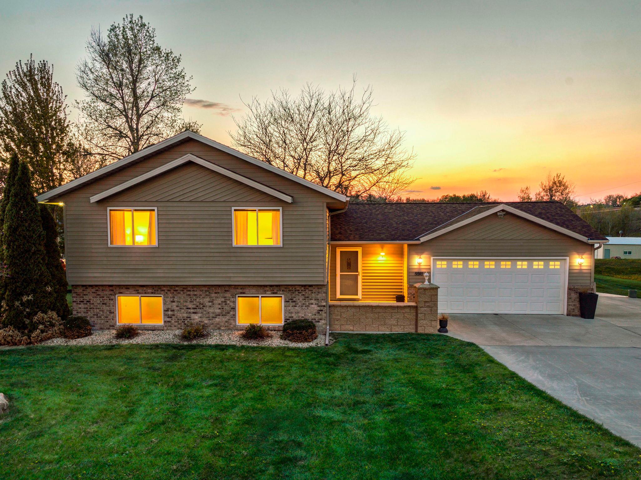 5916 Galaxy Rd, Saint Augusta, MN 56301