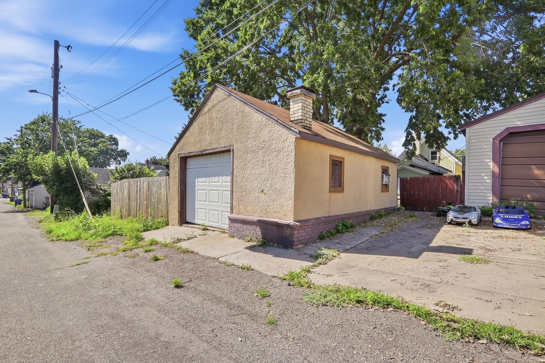 900 Geranium Ave E, Saint Paul, MN 55106