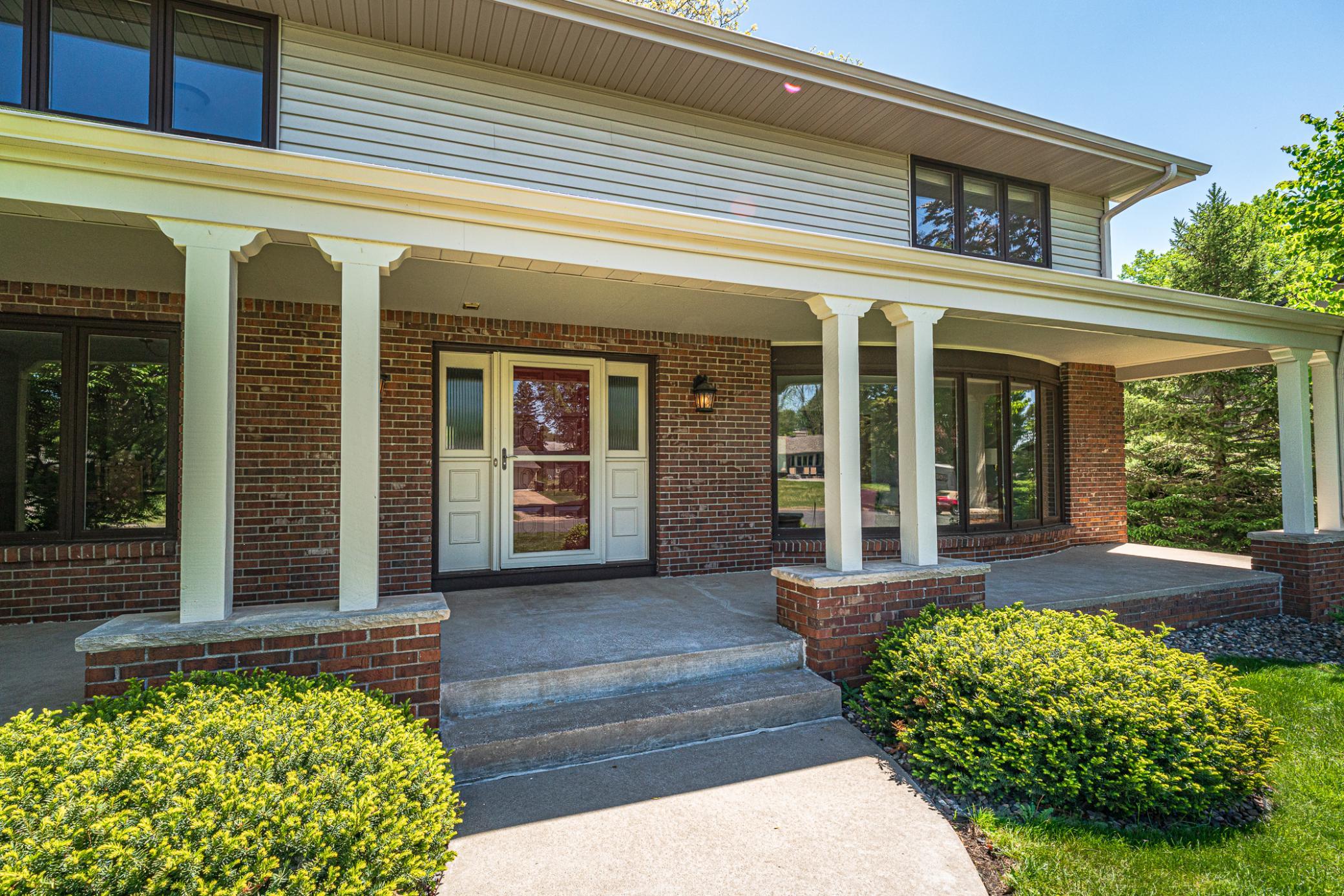 3052 Cherrywood Ct, Eagan, MN 55121