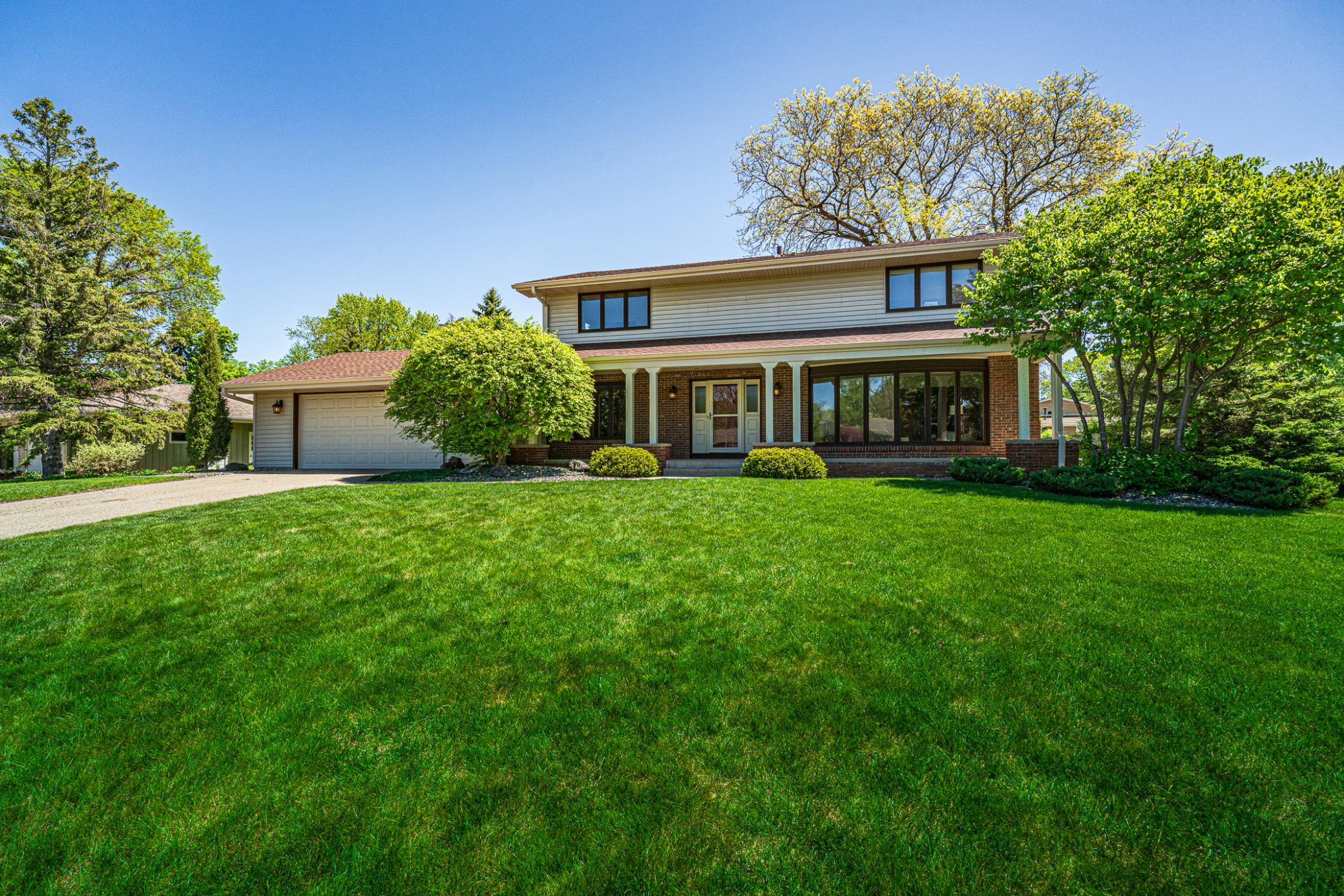 3052 Cherrywood Ct, Eagan, MN 55121